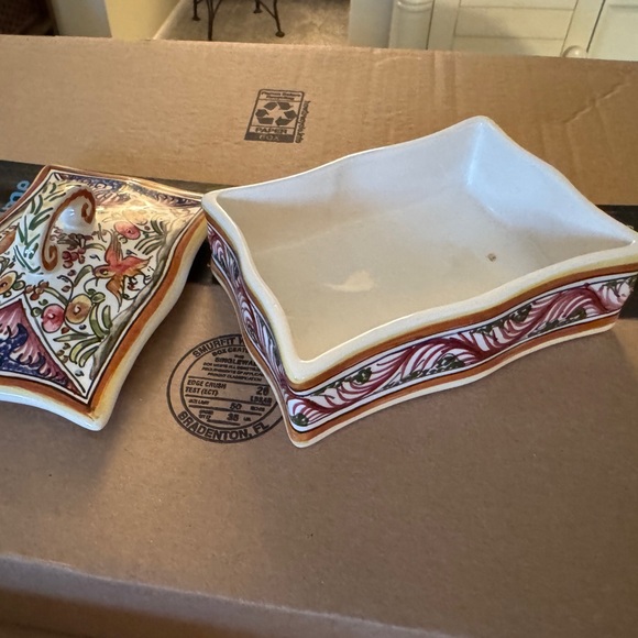 Hand-Painted Ceramic Box with Multicolor Design - Picture 3 of 3